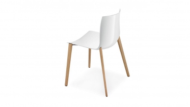 Arper CATIFA 46 stoel met houten poten & kunststof zit 0355