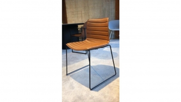 chair Pure C | Arper-Catifa 46 leather | art 02802