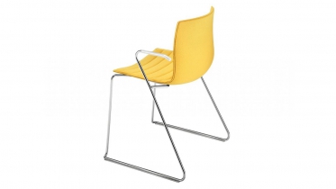 Arper CATIFA 46 sledestoel & rondom bekleed & Z-armsteunen 0289