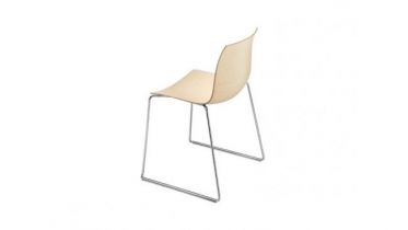 Arper CATIFA 46 sledestoel met houten zit 0378
